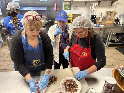 Melina Sardar volunteering at a community service project